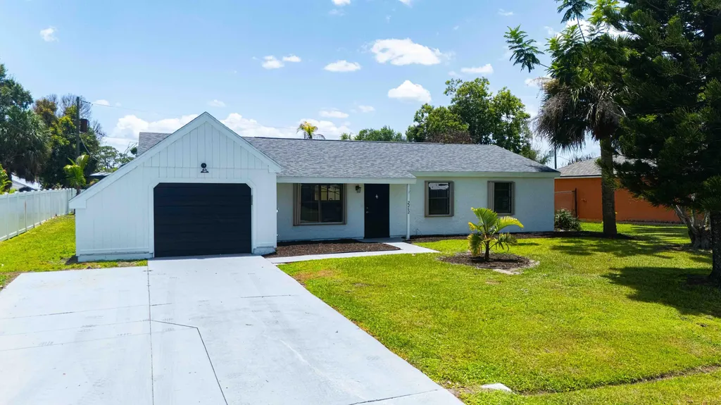 2262 SE Tile Terrace Port St Lucie FL 34952