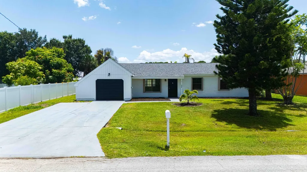2262 SE Tile Terrace Port St Lucie FL 34952