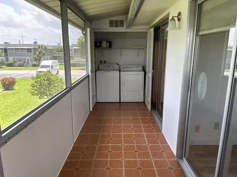 652 Flanders N Delray Beach FL 33484