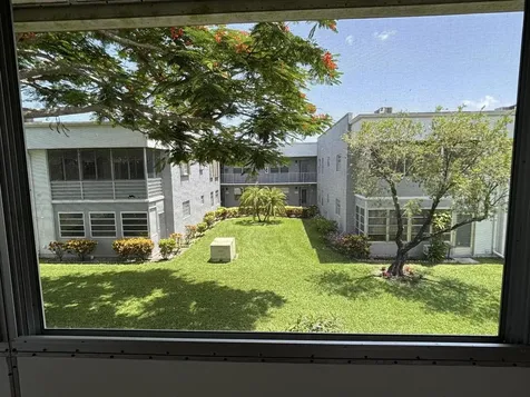 652 Flanders N Delray Beach FL 33484