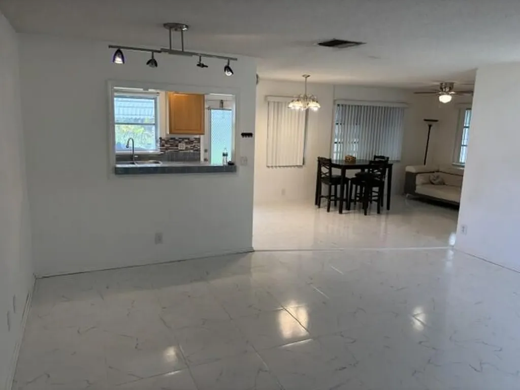 4315 NW 1st Terrace Deerfield Beach FL 33064