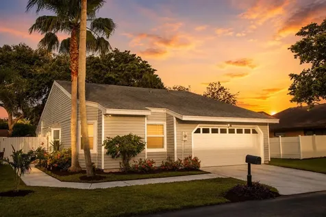 8 Hawthorne Lane Boynton Beach FL 33426