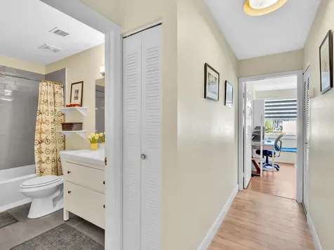 8 Hawthorne Lane Boynton Beach FL 33426