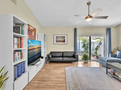 8 Hawthorne Lane Boynton Beach FL 33426