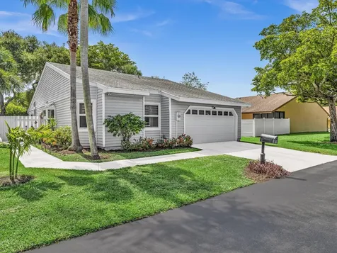 8 Hawthorne Lane Boynton Beach FL 33426