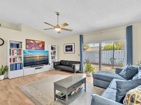 8 Hawthorne Lane Boynton Beach FL 33426