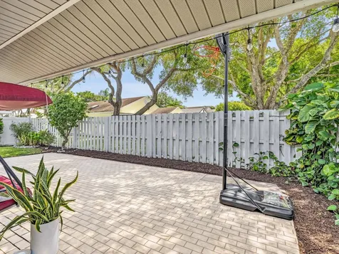 8 Hawthorne Lane Boynton Beach FL 33426
