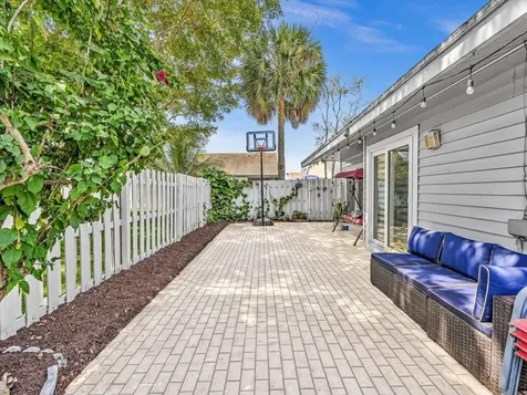 8 Hawthorne Lane Boynton Beach FL 33426