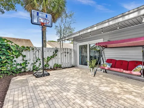 8 Hawthorne Lane Boynton Beach FL 33426