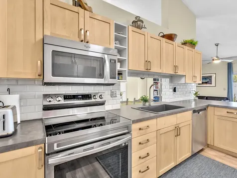 8 Hawthorne Lane Boynton Beach FL 33426