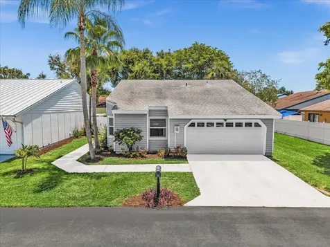 8 Hawthorne Lane Boynton Beach FL 33426