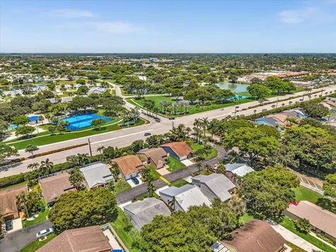 8 Hawthorne Lane Boynton Beach FL 33426