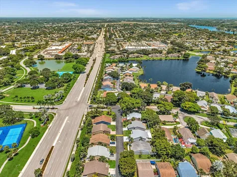 8 Hawthorne Lane Boynton Beach FL 33426