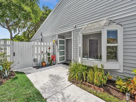 8 Hawthorne Lane Boynton Beach FL 33426