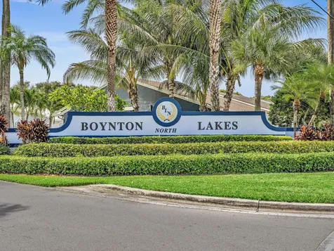 8 Hawthorne Lane Boynton Beach FL 33426