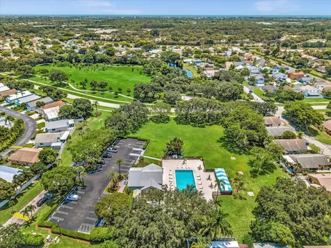 8 Hawthorne Lane Boynton Beach FL 33426