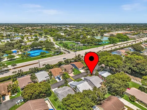 8 Hawthorne Lane Boynton Beach FL 33426