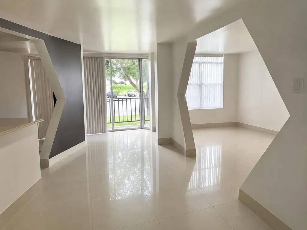 3690 Inverrary Drive Lauderhill FL 33319