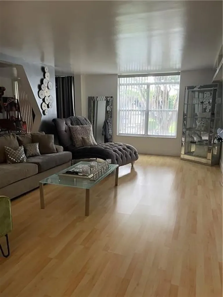 3690 Inverrary Drive Lauderhill FL 33319