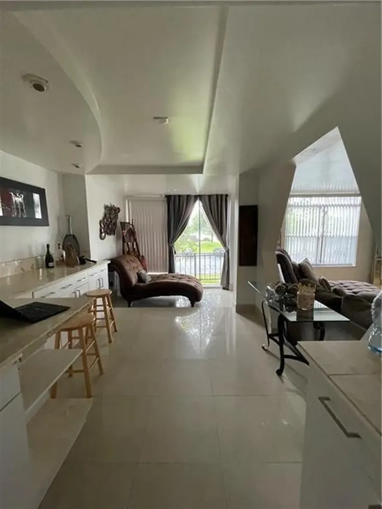 3690 Inverrary Drive Lauderhill FL 33319