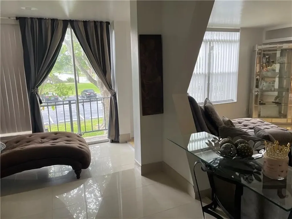 3690 Inverrary Drive Lauderhill FL 33319