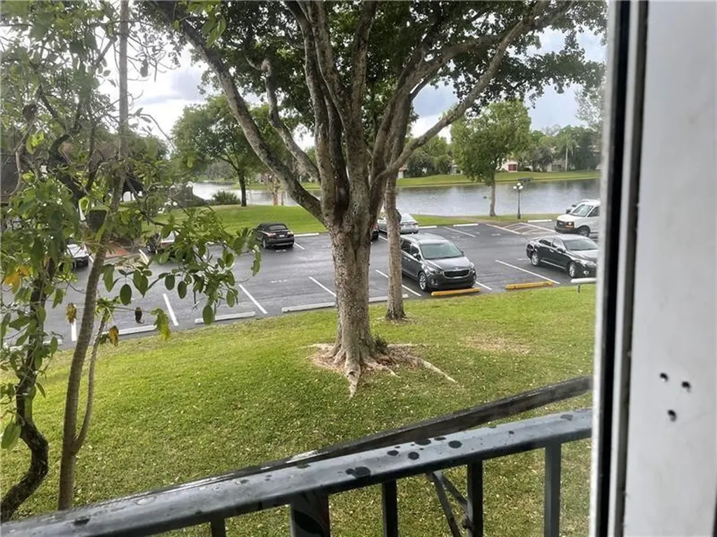 3690 Inverrary Drive Lauderhill FL 33319