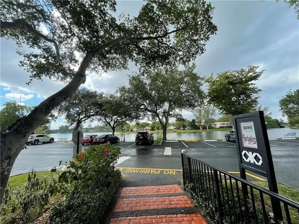 3690 Inverrary Drive Lauderhill FL 33319