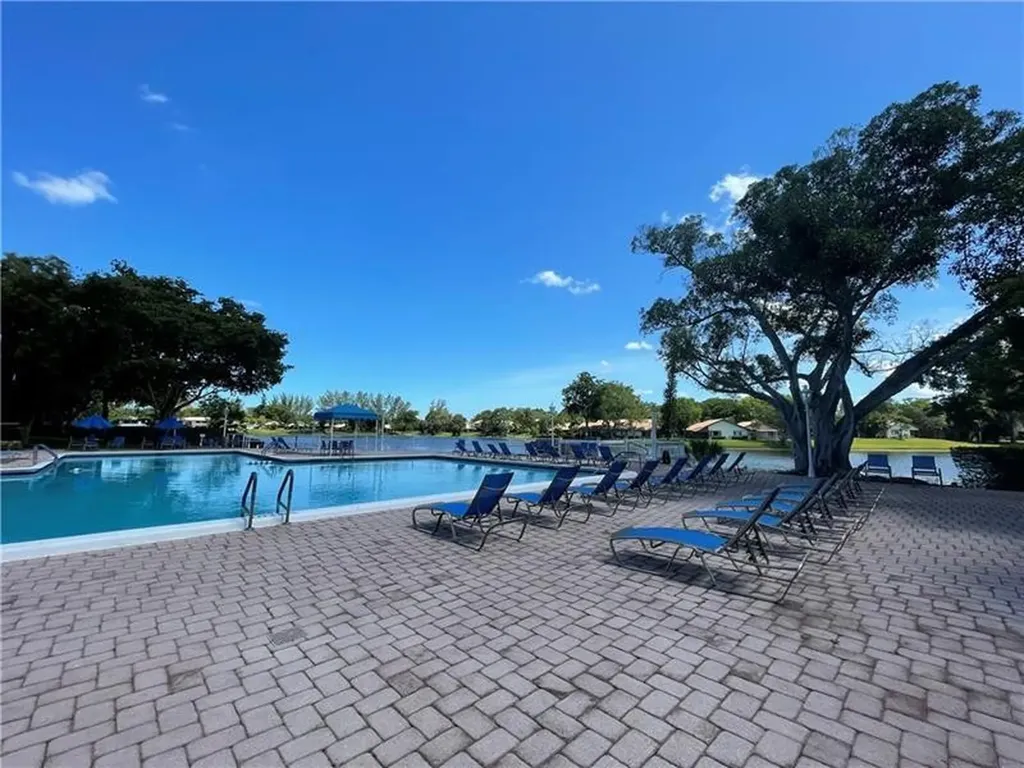 3690 Inverrary Drive Lauderhill FL 33319