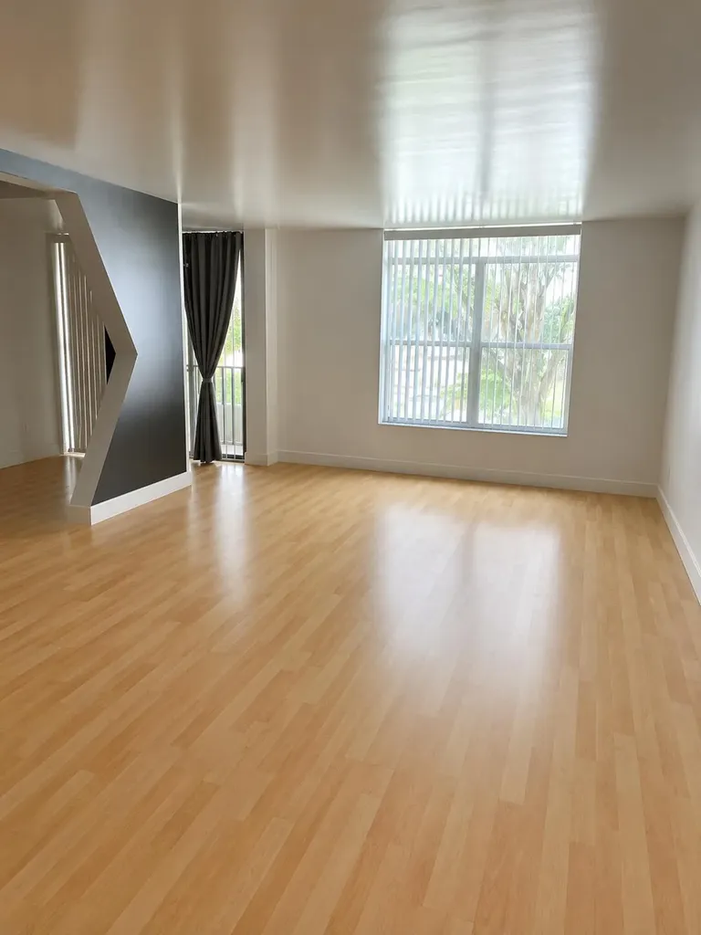 3690 Inverrary Drive Lauderhill FL 33319