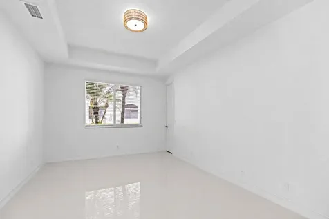 127 Palm Bay Terrace Palm Beach Gardens FL 33418