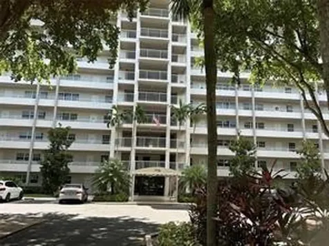 605 Oaks Drive Pompano Beach FL 33069