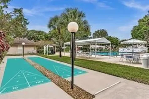 605 Oaks Drive Pompano Beach FL 33069