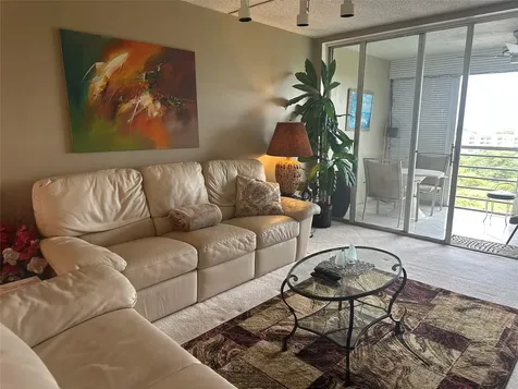 605 Oaks Drive Pompano Beach FL 33069
