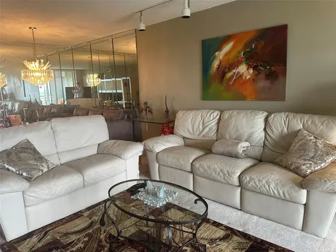 605 Oaks Drive Pompano Beach FL 33069