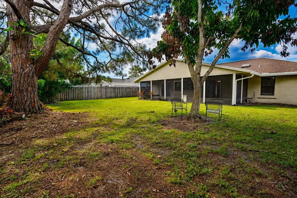 867 SE Starflower Avenue Port St Lucie FL 34983