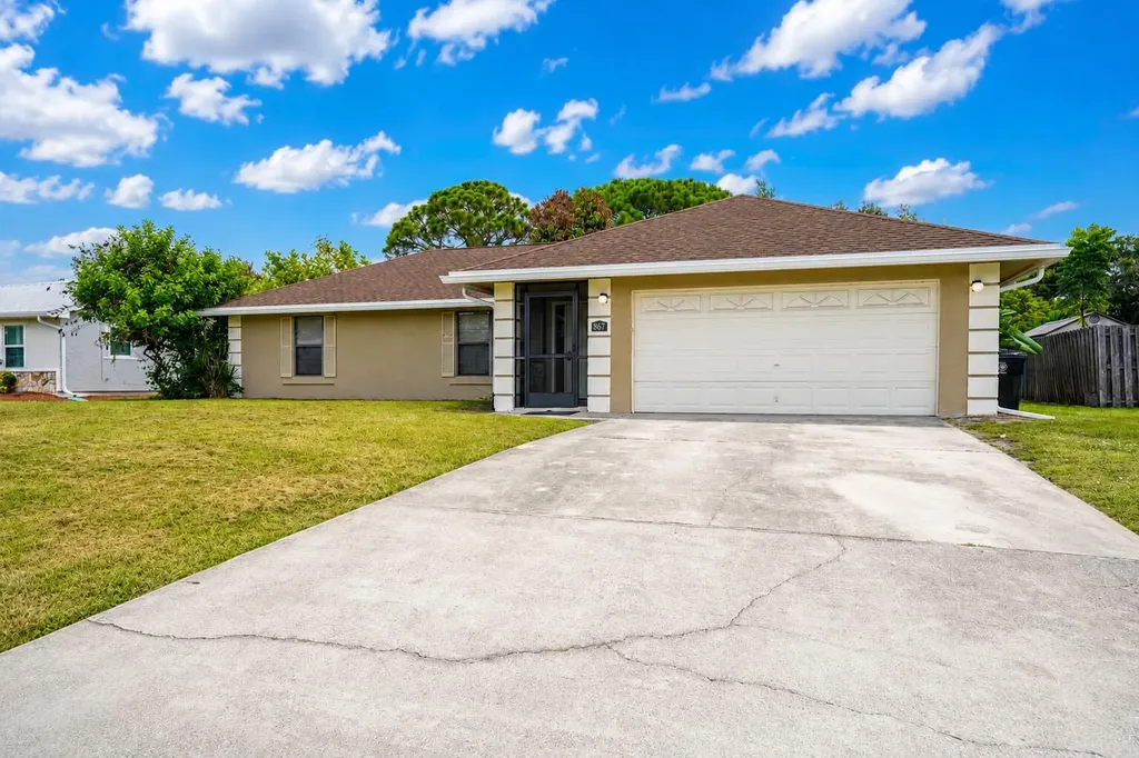 867 SE Starflower Avenue Port St Lucie FL 34983
