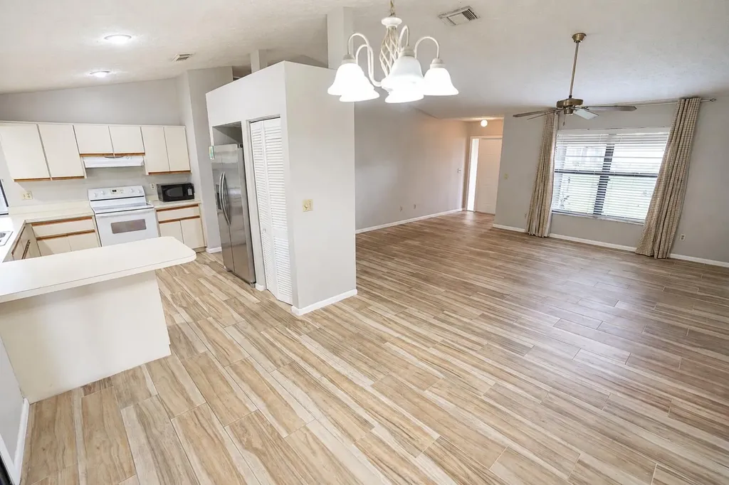867 SE Starflower Avenue Port St Lucie FL 34983