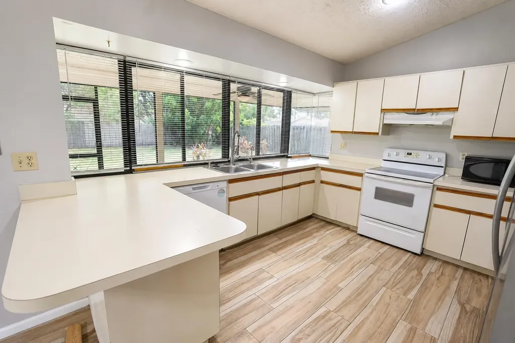 867 SE Starflower Avenue Port St Lucie FL 34983
