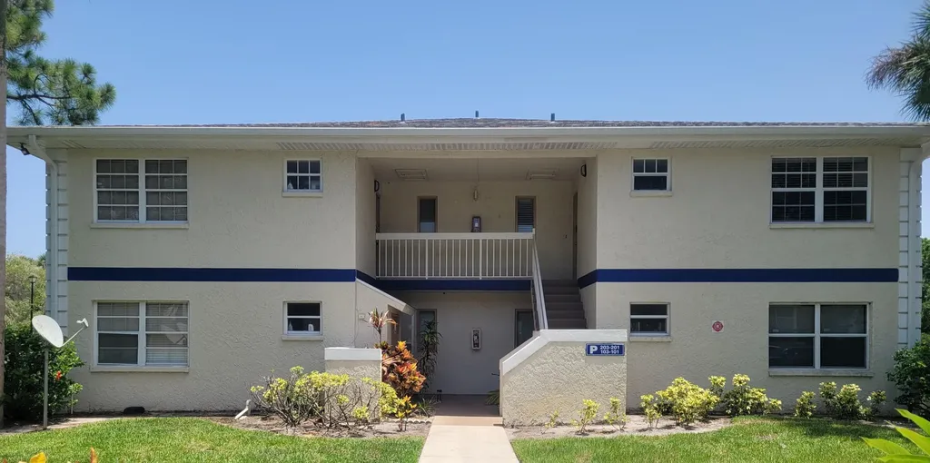 1522 SE Royal Green Circle Port St Lucie FL 34952