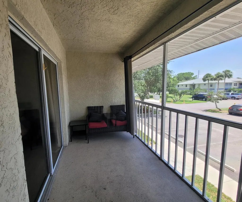 1522 SE Royal Green Circle Port St Lucie FL 34952