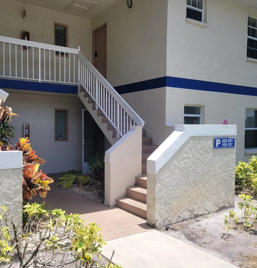 1522 SE Royal Green Circle Port St Lucie FL 34952