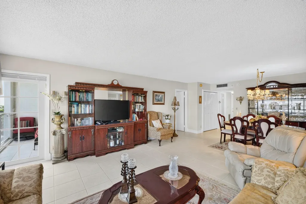 1160 N Federal Highway Fort Lauderdale FL 33304