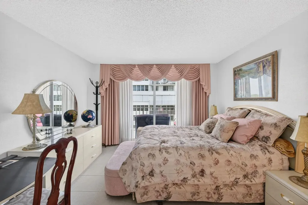1160 N Federal Highway Fort Lauderdale FL 33304