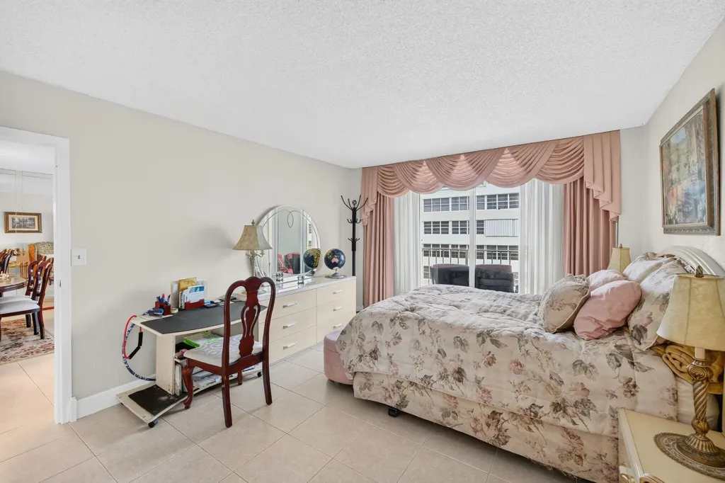1160 N Federal Highway Fort Lauderdale FL 33304