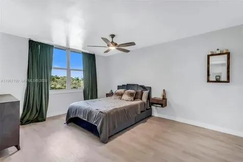 120 Royal Park Drive Oakland Park FL 33309