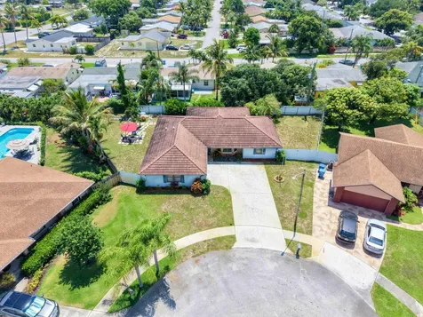 1127 Sea Pines Way Lantana FL 33462
