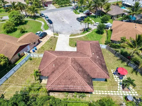 1127 Sea Pines Way Lantana FL 33462