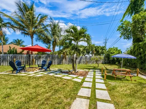 1127 Sea Pines Way Lantana FL 33462