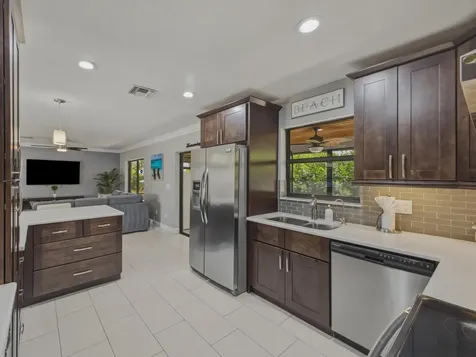 1127 Sea Pines Way Lantana FL 33462