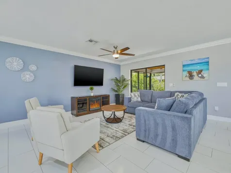 1127 Sea Pines Way Lantana FL 33462